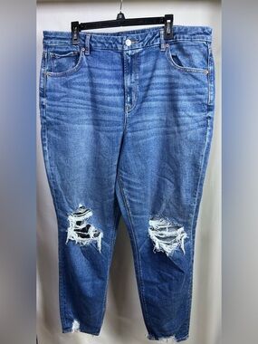 American Eagle Outfitters Women’s Curvy Mom Jeans Distressed Semi-Raw Hem